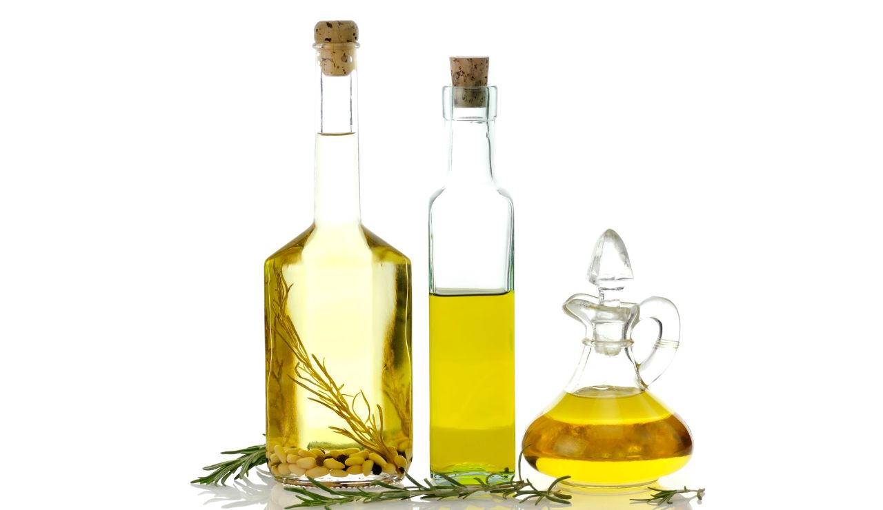 Olio d'oliva, il trucco per pulire le bottiglie di vetro I Dopo le