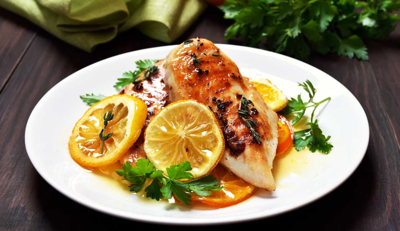 Petto di pollo all'arancia - FACILISSIMO - Mangia Bevi Godi - Blog di  cucina e ricette