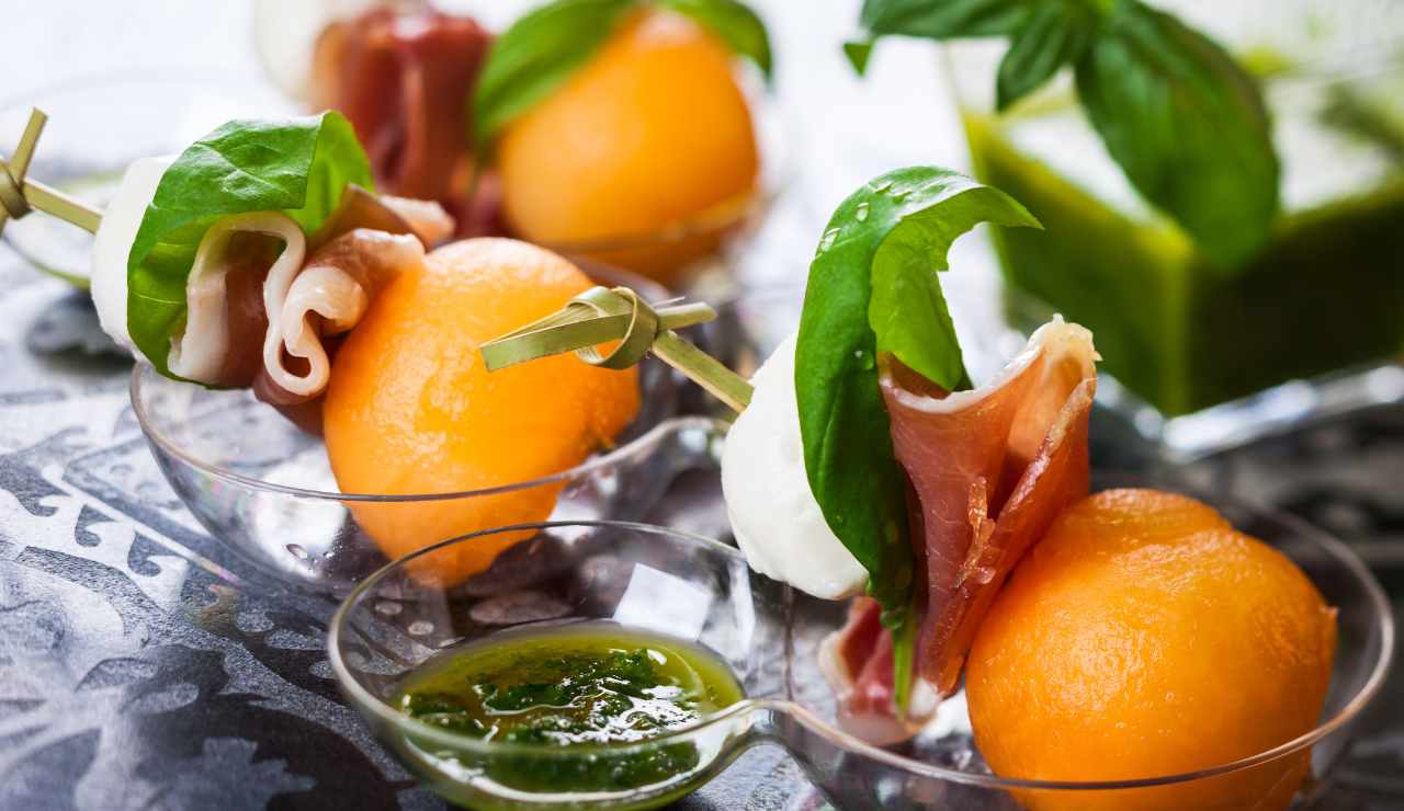 Prosciutto, mozzarella e melone: un antipasto tradizionale ma con un twist  sorprendente 