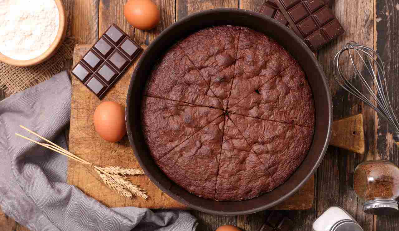 La torta proteica al cioccolato buona come quella classica, ma fatta  apposta per la dieta! 