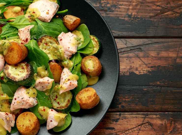 Insalata di salmone patate e zucchine