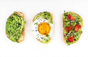 avocado toast varianti