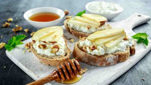 bruschetta con caprino e pere ricetta