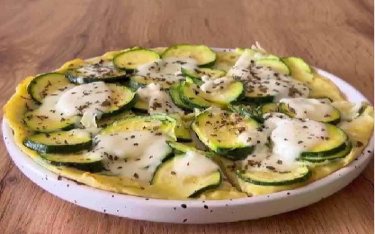 Come preparare in poche mosse un'ottima focaccia di zucchine