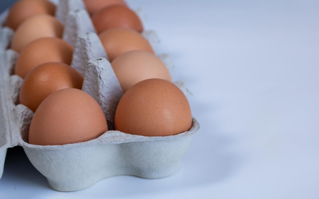 Come vanno conservate le uova nel frigorifero?