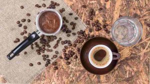 L'acqua con il caffè quando va bevuta?