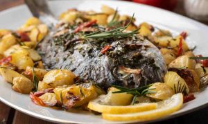 Orata in padella con patate, la ricetta che sognavi