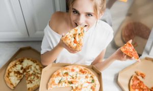 Pizza fatta in casa, la ricetta rapida