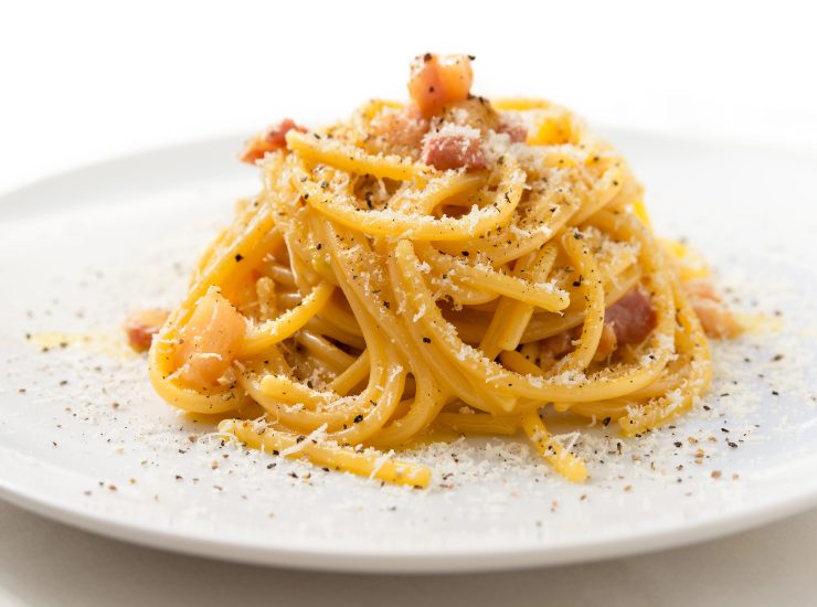 Piatto di pasta alla carbonara