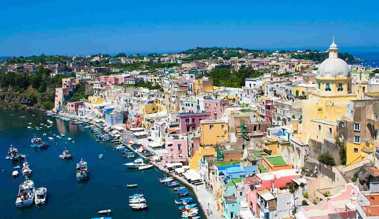 Foto dall'alto della splendida isola di Procida - foto Wikimedia Commons - StreetFoodNews.it