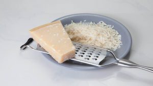 Un modo corretto per grattugiare il formaggio