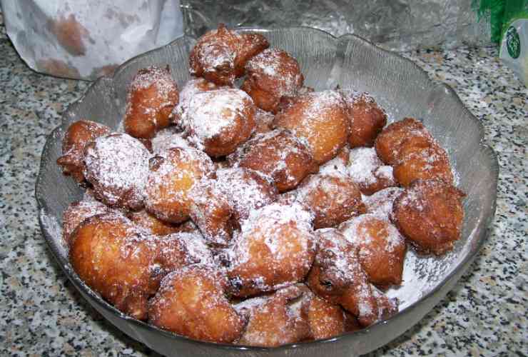 Frittelle di Carnevale - foto Wikimedia Commons - streetfoodnews.it