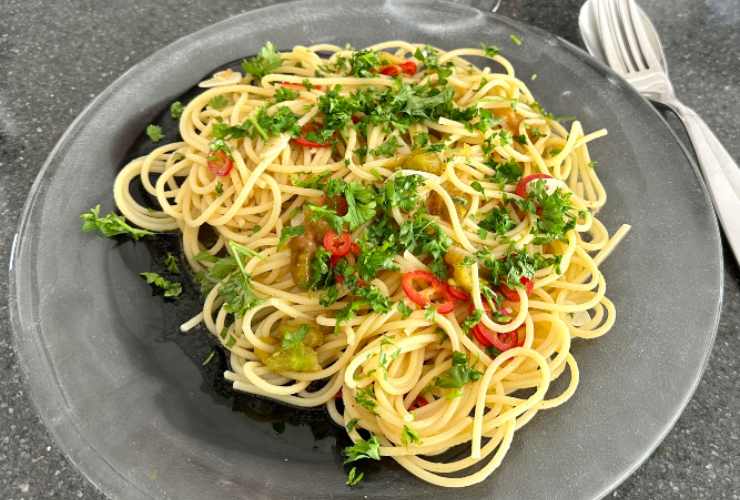 Spaghetti con aglio e olio - foto Wikimedia Commons - streetfoodnews.it